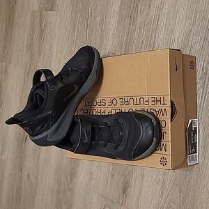 Boy's Nike OMNI Multi-Court (PS) 3Y Youth